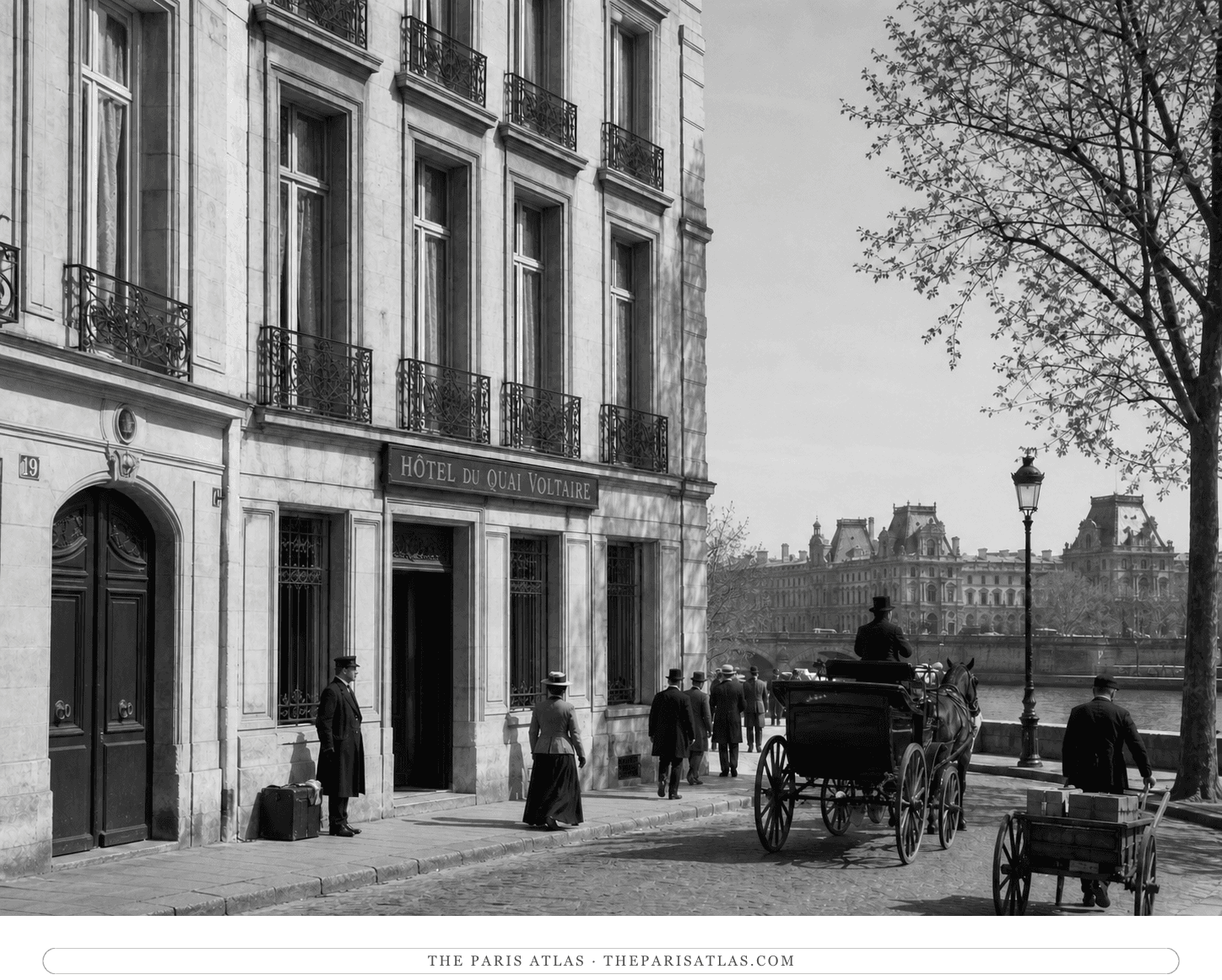 Black-and-white reconstruction of a carriage and pedestrians outside the Hôtel du Quai Voltaire in 1903