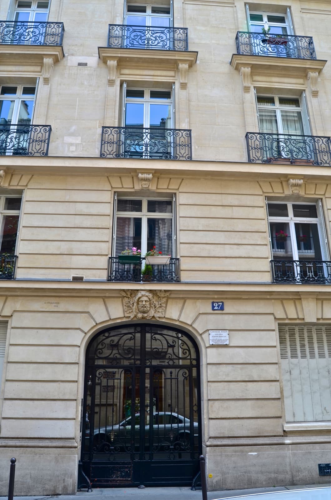 The building at 27 rue de Fleurus, photographed in 2014