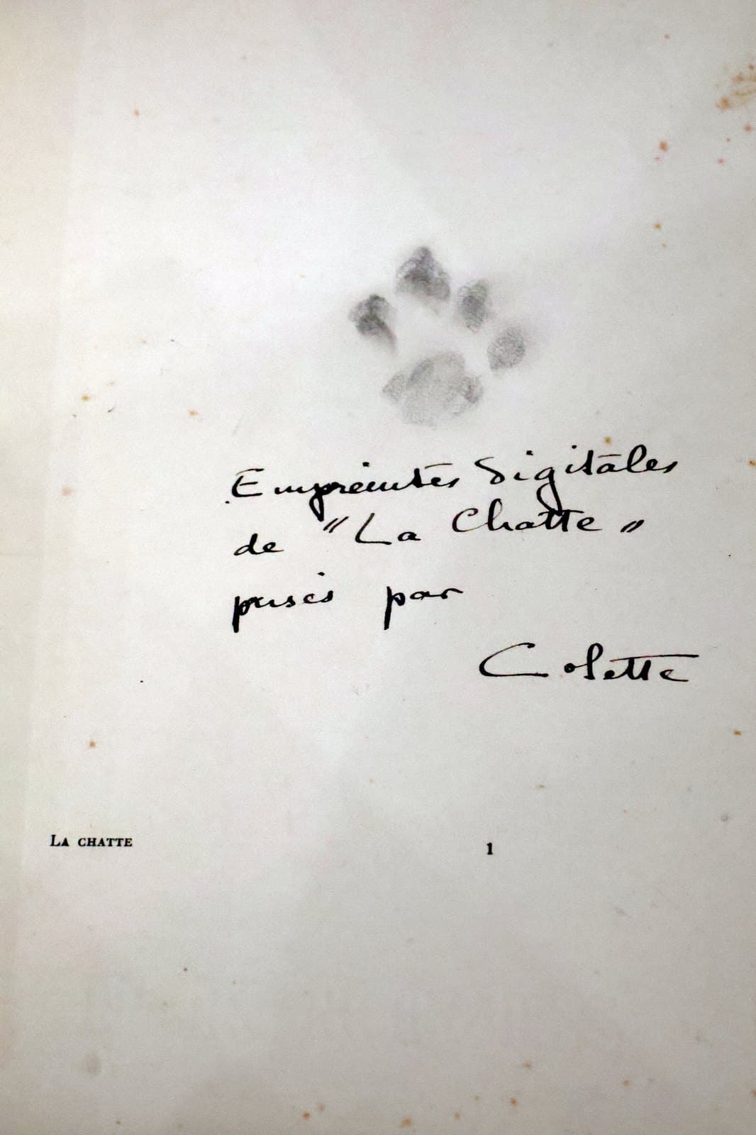 Signed dedication leaf from a copy of Colette’s La Chatte with a cat’s paw print