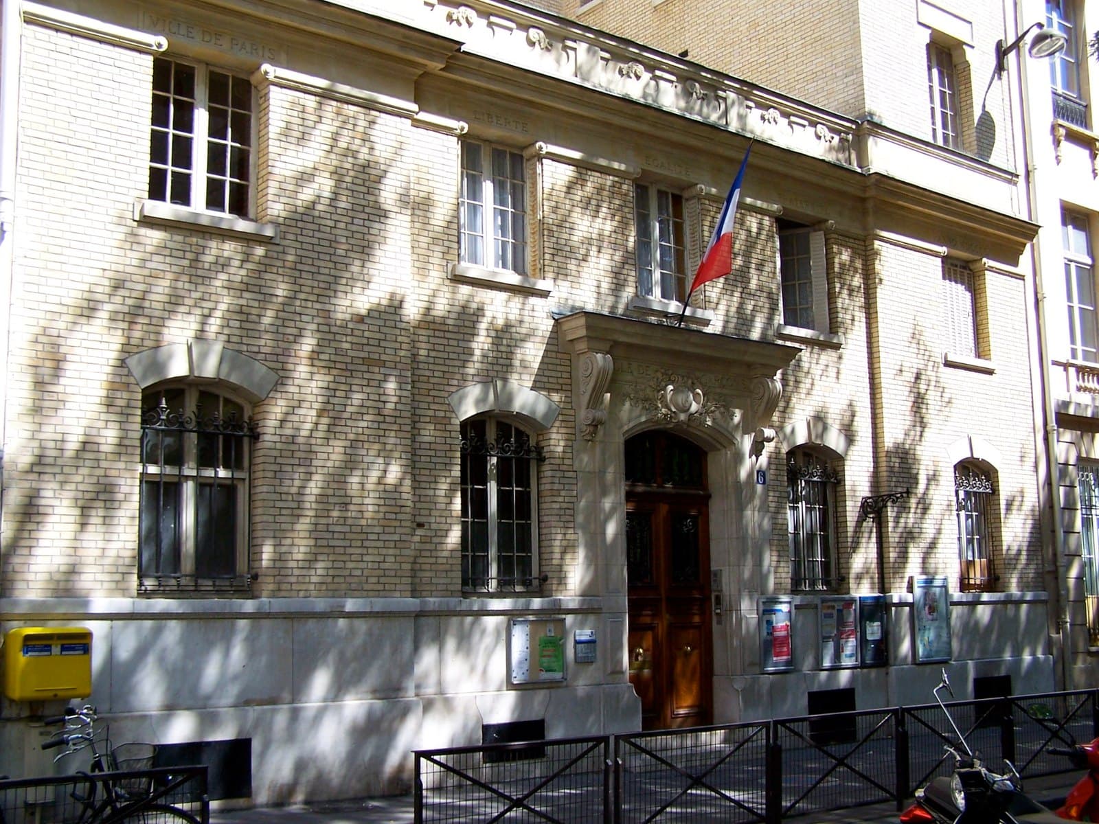 The façade of the municipal school at 6 rue de Louvois, Paris, photographed in 2013