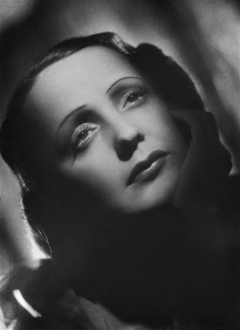 Studio Harcourt portrait of Édith Piaf, 1946