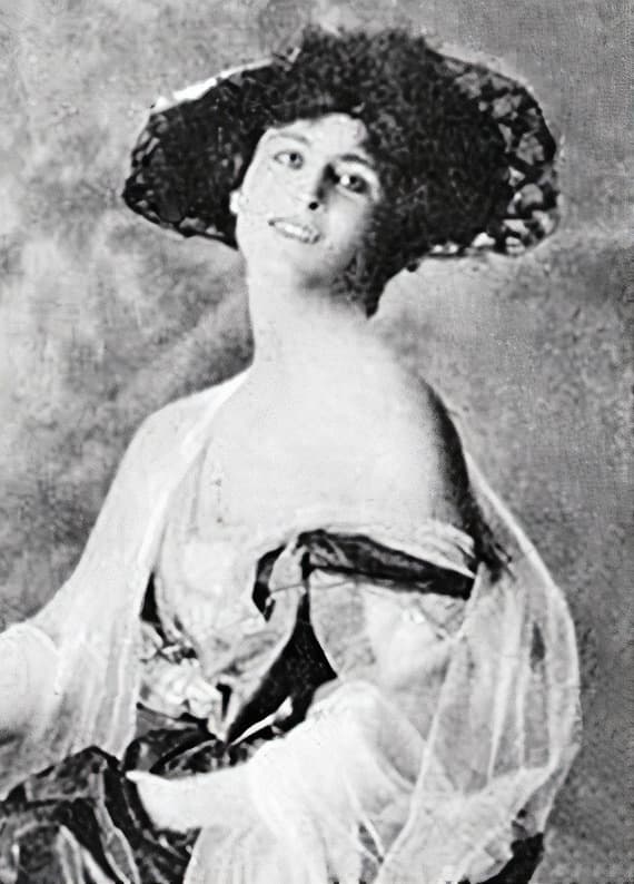 F. Scott Fitzgerald in costume as a show girl for the Princeton Triangle Club, winter 1915