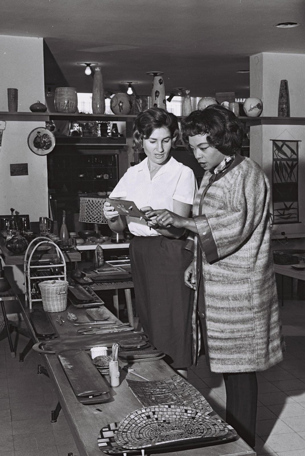 Hazel Scott speaking at a microphone in Israel in 1962