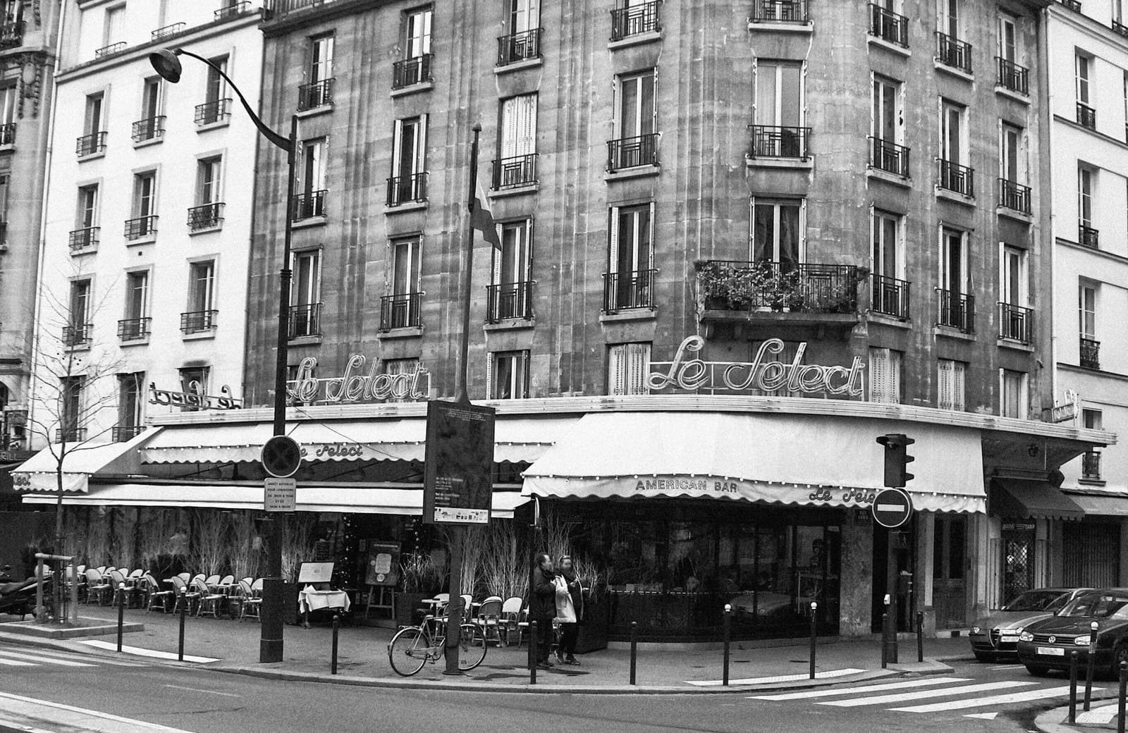 The frontage of the brasserie Le Select at 99 boulevard du Montparnasse