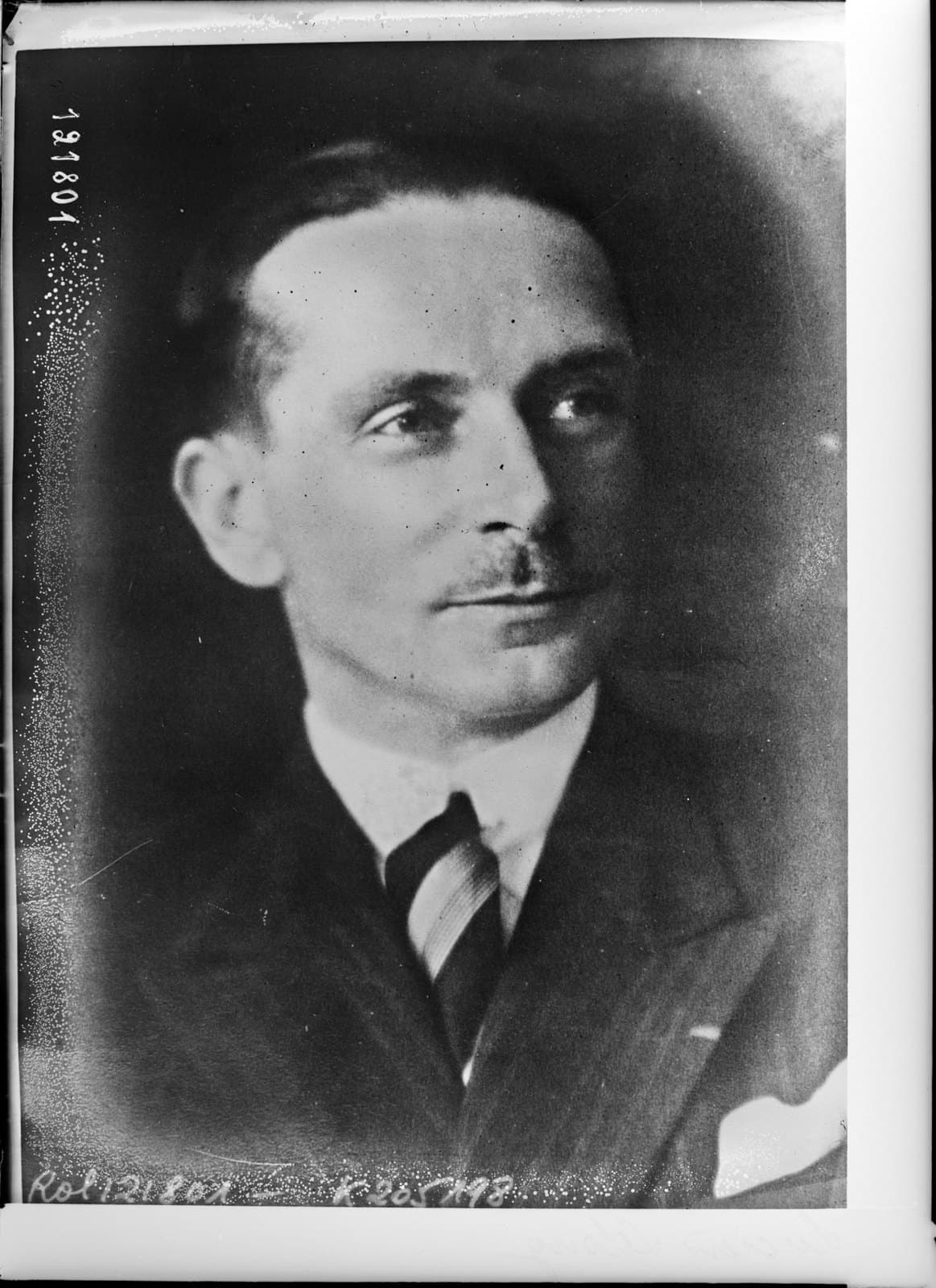 Lucien Lelong in formal dress in 1927