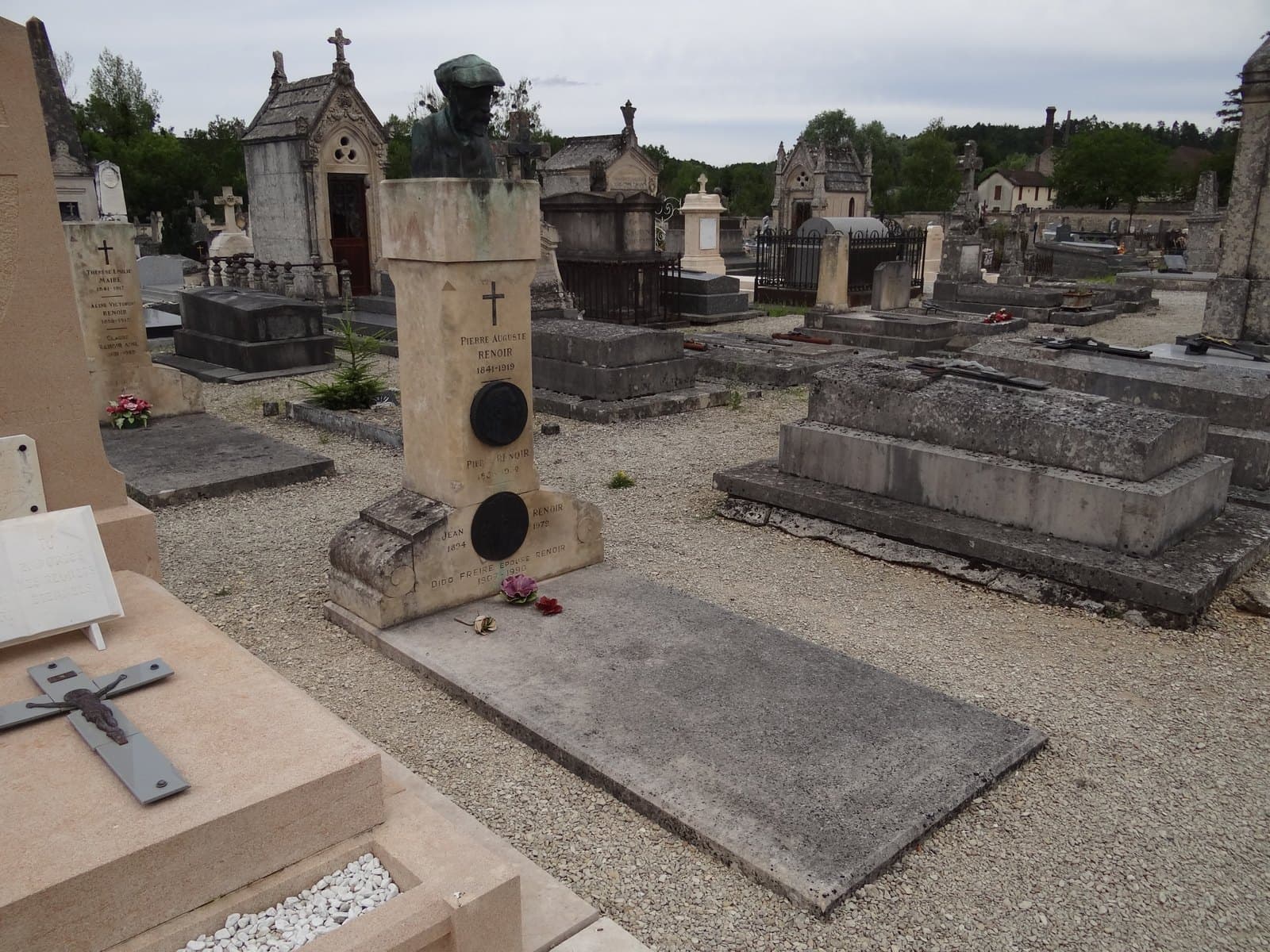 The Renoir family tomb at Essoyes, a stone grave with a bronze bust of the painter above it
